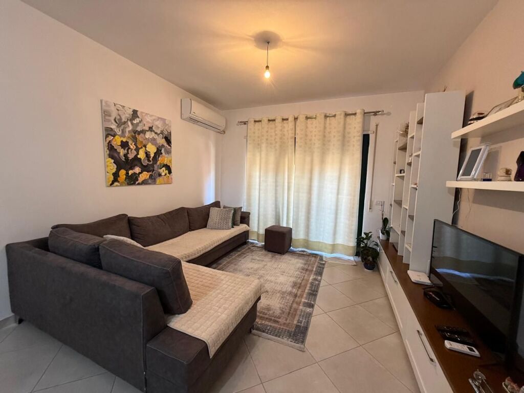 Ofrohet apartament 1+1 per qira
