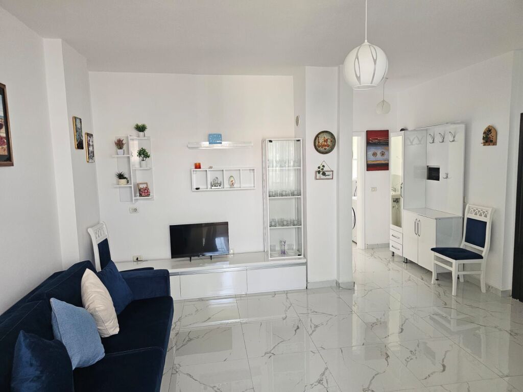 Shitet apartament 1+1  prane detit