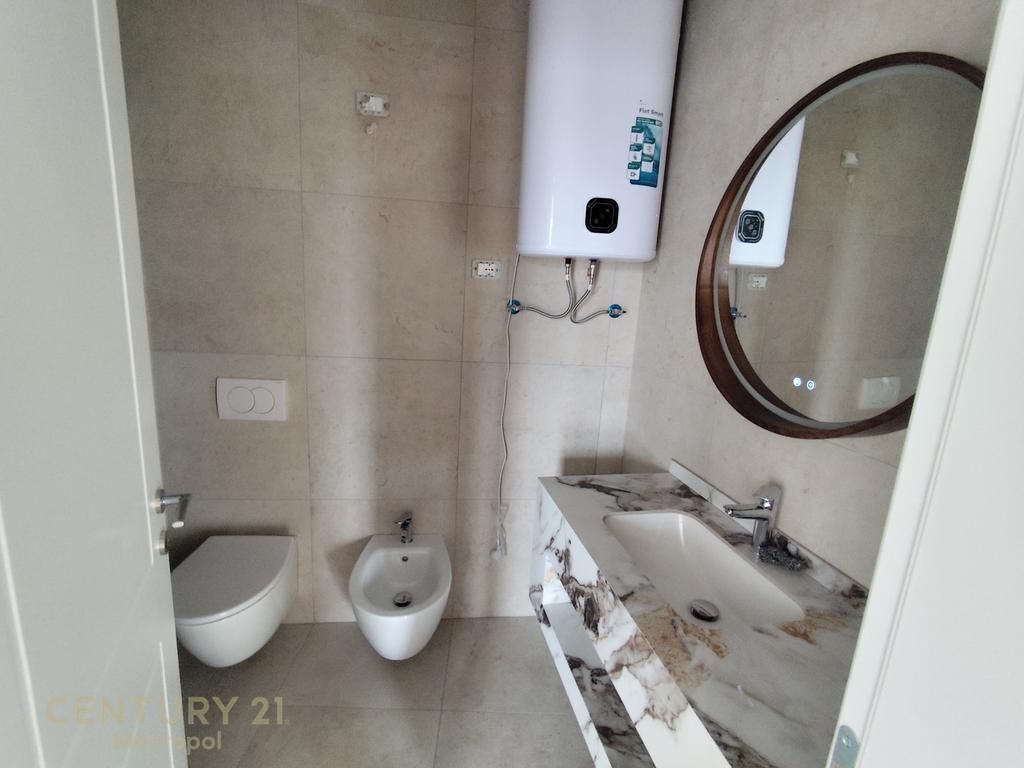 Apartment for rent with parking at Lake View