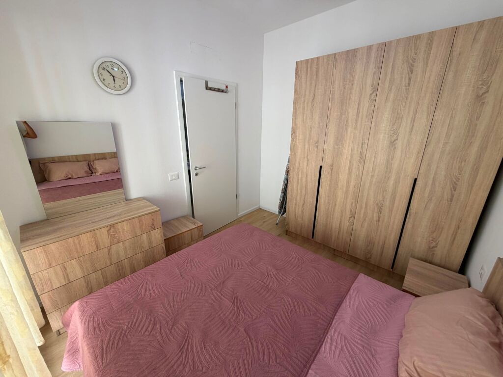 Jepet me qera apartament 1+1  📍 Adresa: Ali Demi, Kompleksi Kadiu