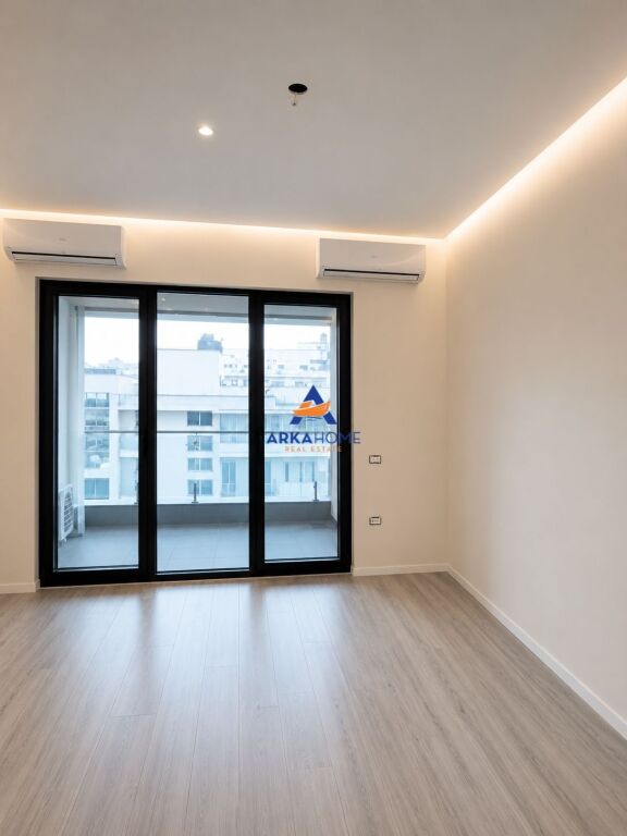UFFICIO IN AFFITTO 130M2 "COMPLESSO SQUARE 21, VIA KAVAJES" 1000 EURO