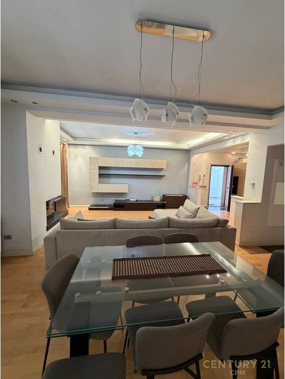 Shitet Apartament 2+1+2+Garazh te Myslym Shyri