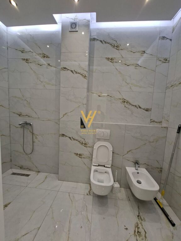 JEPET AMBIENT BIZNESI 60 M2 ME QERA TE BLV.MIGJENI 60.000 LEKE