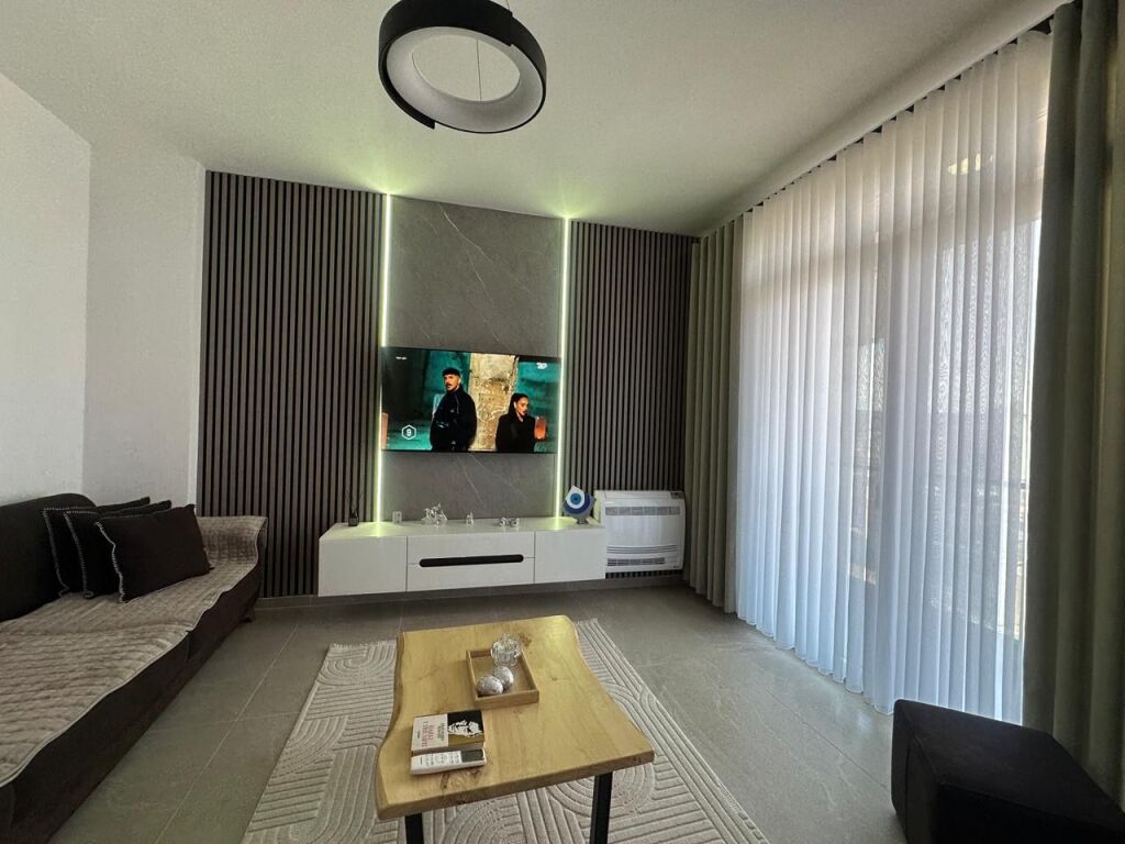 Jepet me Qera Apartament 1+1 Rruga Jordan Misja