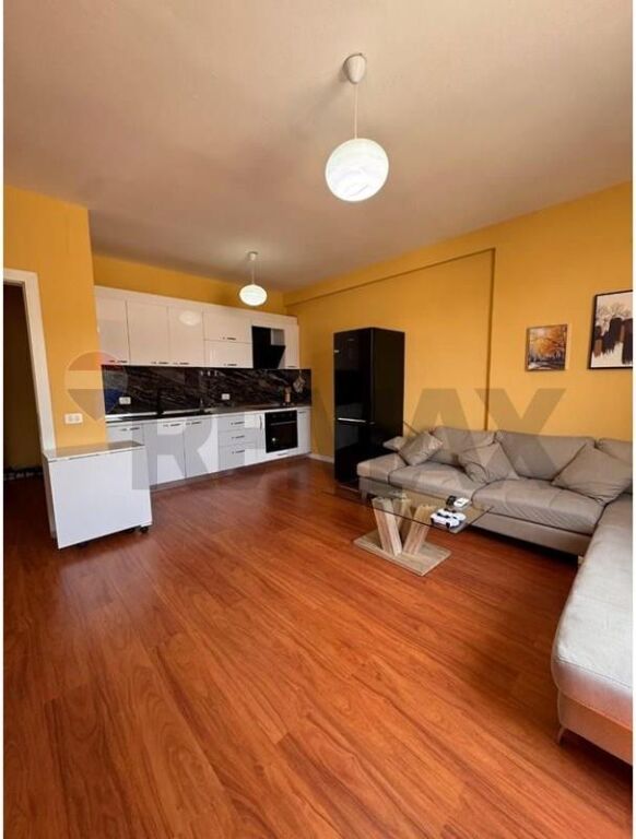 Apartament me Qira 1+1 – Pallatet Çabej