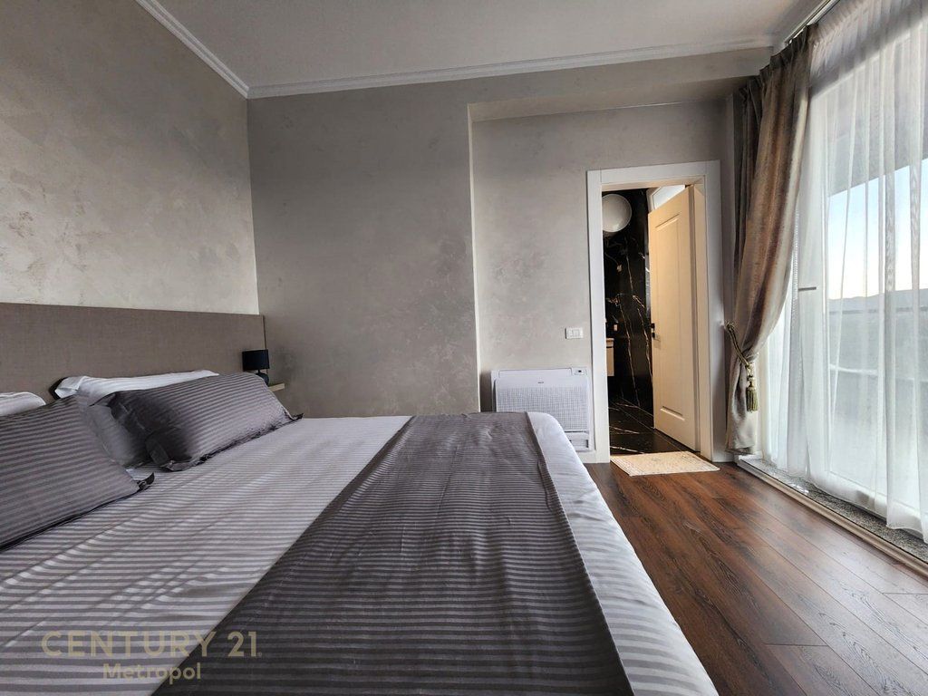 Jepet me qera qera apartament 2+1+2 tualete +2 poste parkimi ,rruga e Elbasanit! 1,500 € /Muaj