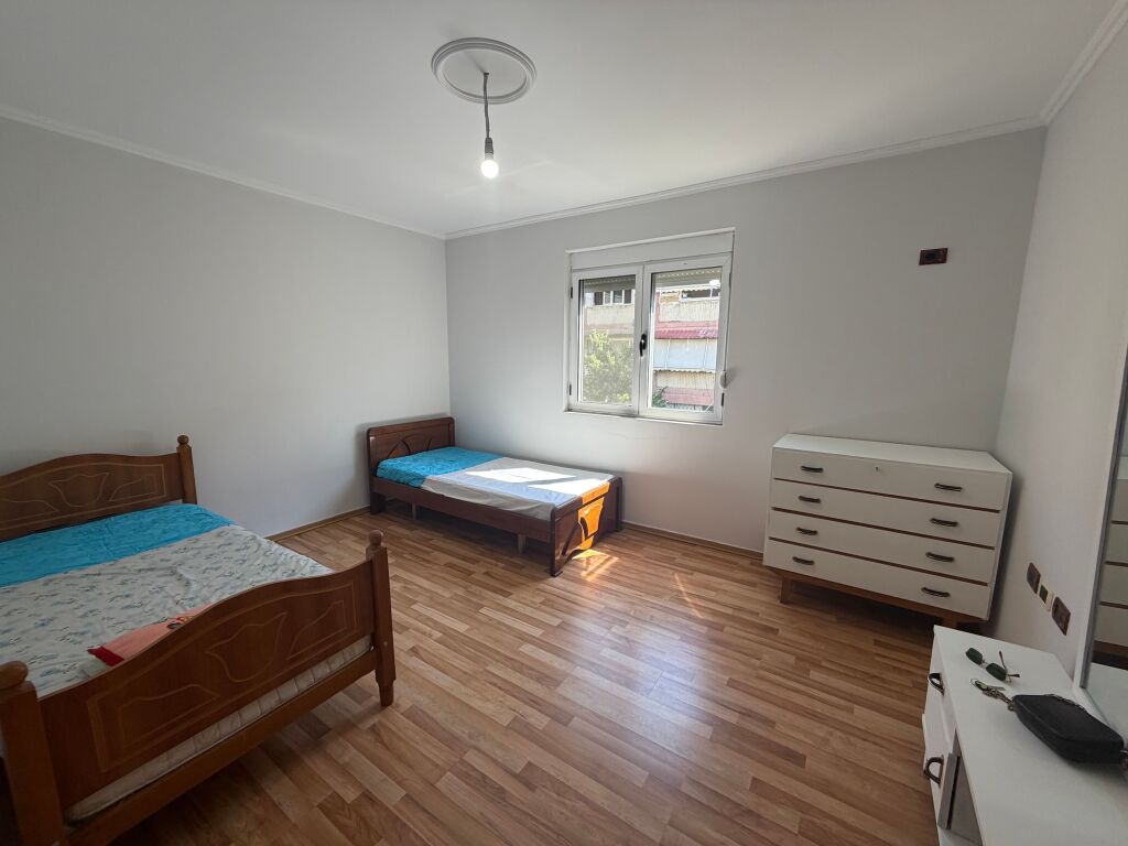 Affittasi appartamento 2+1   📍Ex parco, Via Babe Rrexha, Prezzo: 55.000 lek/mese (non trattabile)  