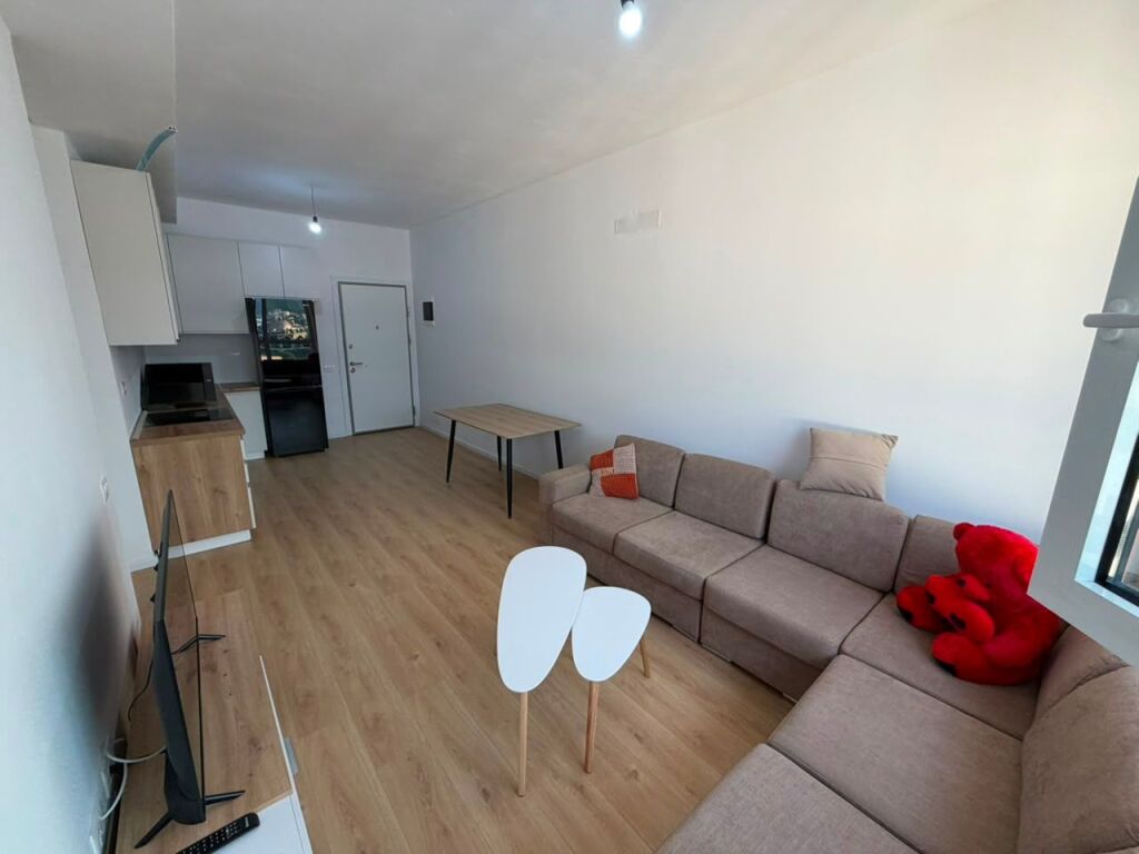 🏡 Appartamento 2+1 in Affitto   📍 Posizione: Ali Demi, Complesso Kadiu💰 Affitto: 48.000 Lek/mese