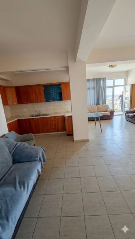 Shitet Apartament 2+1
