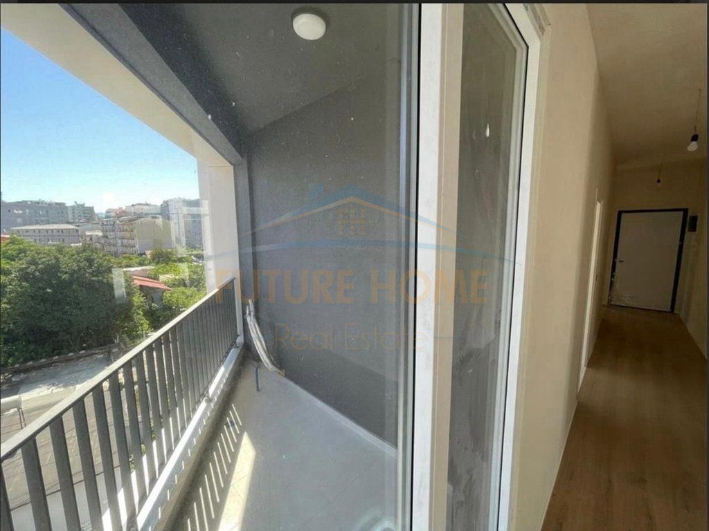 Shitet, Apartament 3+1+2, Bega 07, Komuna e Parisit.