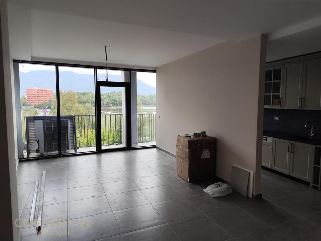 Apartment for rent with parking at Lake View