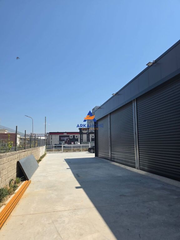 CAPANNONE IN AFFITTO 140M2 "YRSHEK" 2500 EURO (TRATTABILE)