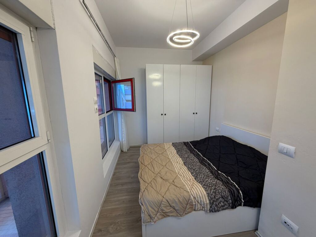 🏡 Shitet Studio – Mangalem 21💰 Çmimi: 8,100,000 Lekë