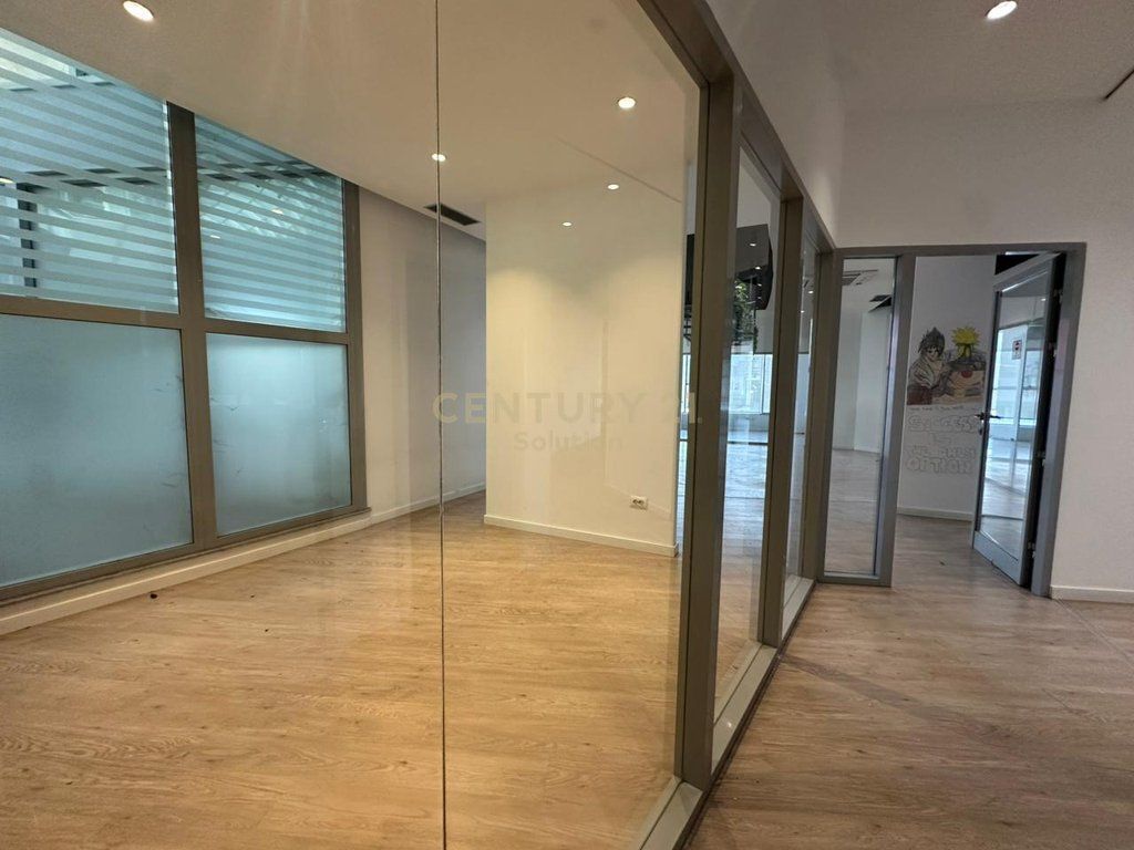 NJESI BIZNESI 324M2 PER QIRA , ASTIR NE RRUGE KRYESORE!