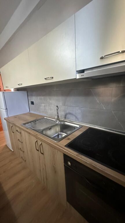 🏡 SHITET APARTAMENT 2+1 NË ASTIR – PRANË BAR ARTISTI 📍