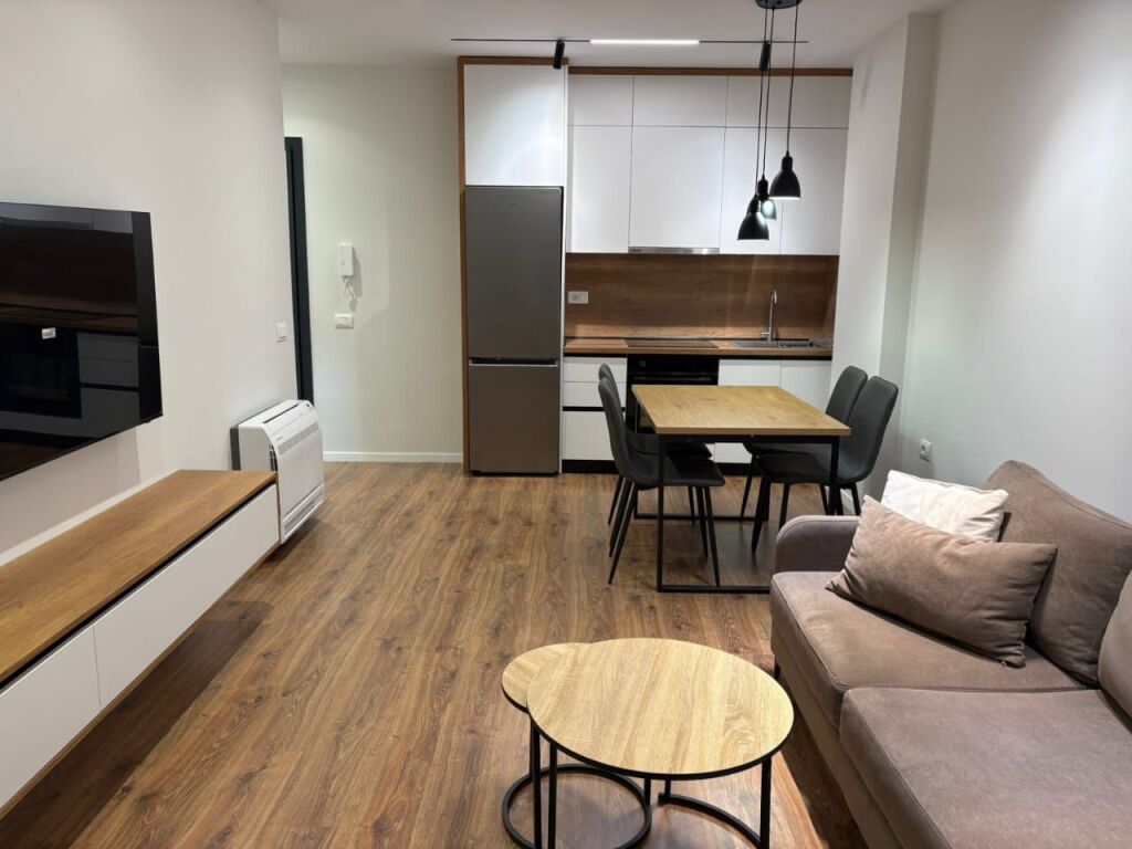 Near the University Lady of the Good Council, a modern 1+1 apartment is for rent.