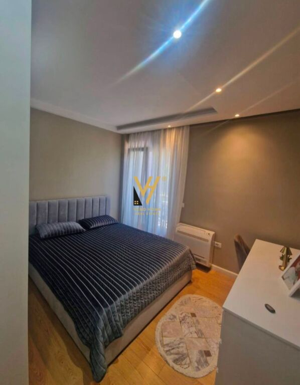 JEPET HYRJE 3+1+2+BLK ME QERA TE VENUE CLUB 120.000 LEKE