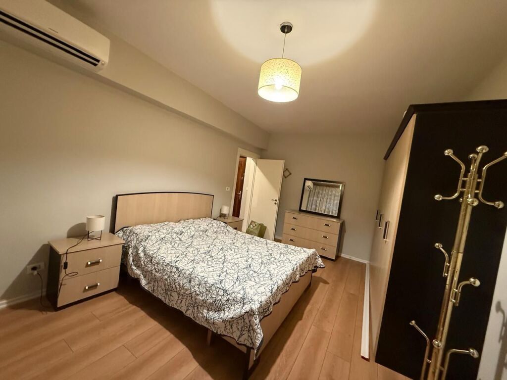 Apartament me Qira 1+1 prane Gjimnazit Petro Nini - Widok 6