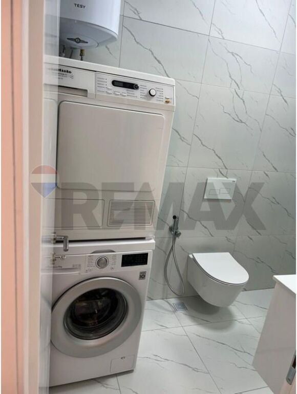 Apartament me Qira tek Porto Tirana Re Sauk