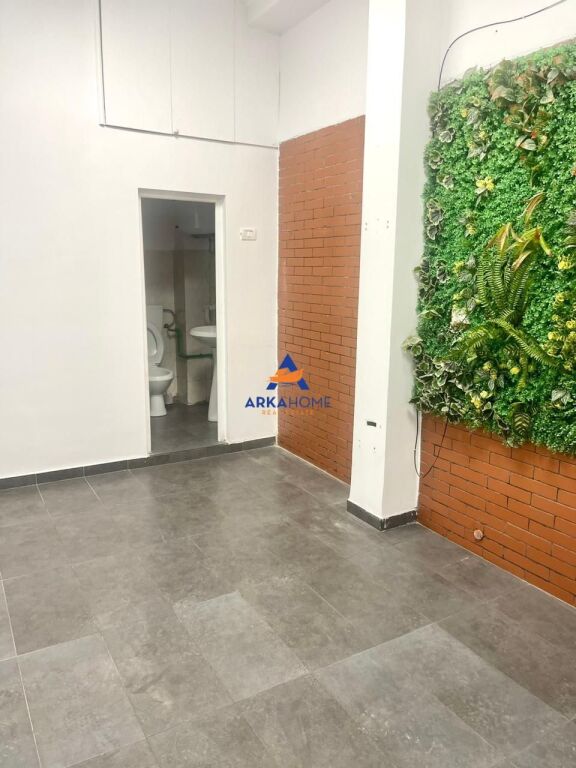 NEGOZIO IN AFFITTO 20M2 "VIA SULEJMAN PITARKA, 21 DHJETORI" 35.000 LEKE