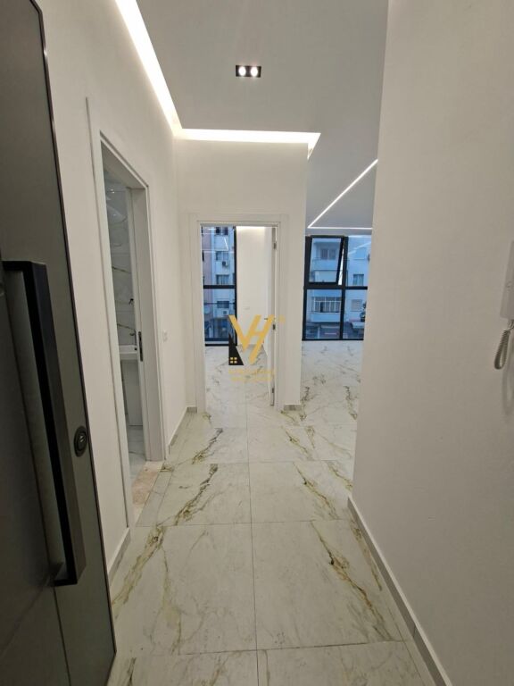JEPET AMBIENT BIZNESI 60 M2 ME QERA TE BLV.MIGJENI 60.000 LEKE