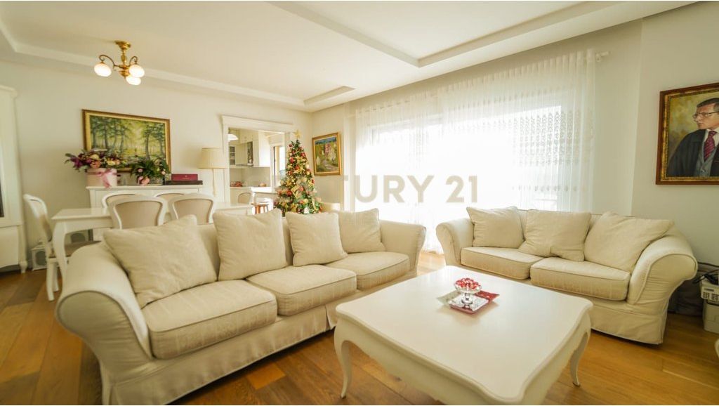 Shitet apartament 4+1+3 tualete dhe 2 poste parkimi- LIQENI ARTIFICIAL