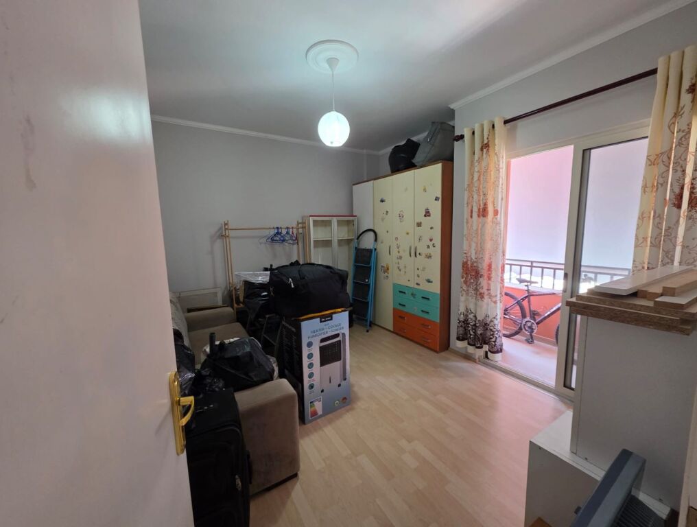Vendesi 2 appartamenti 1+1 155 mila lek albanesi Yzberisht. Vendesi anche singolarmente
