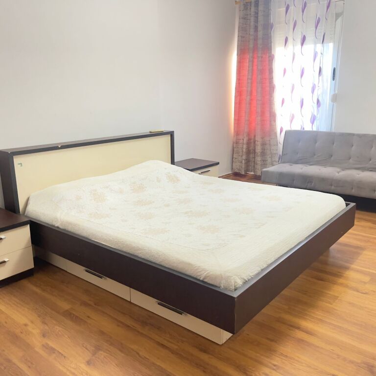 Jepet me qira Apartament 1+1 Xhamllik