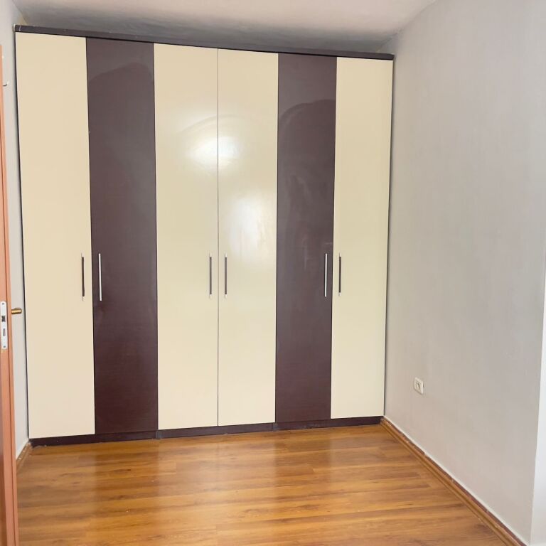 Jepet me qira Apartament 1+1 Xhamllik