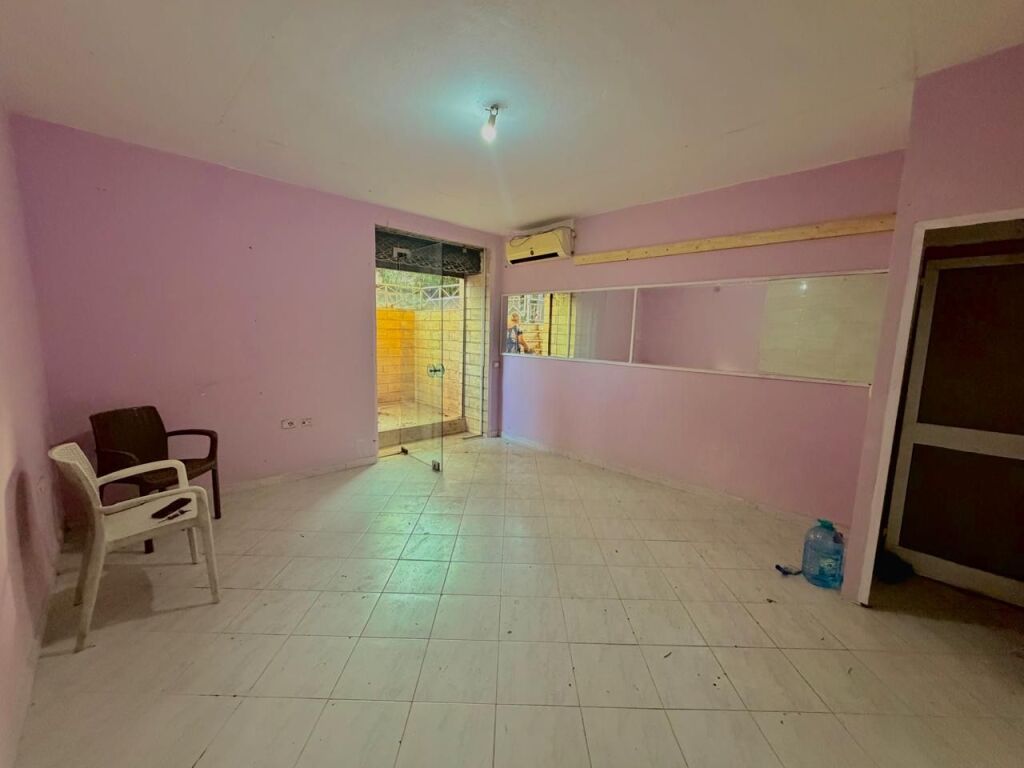 🏢 LOCALE COMMERCIALE IN AFFITTO Vicino a SHAËLVAREVE