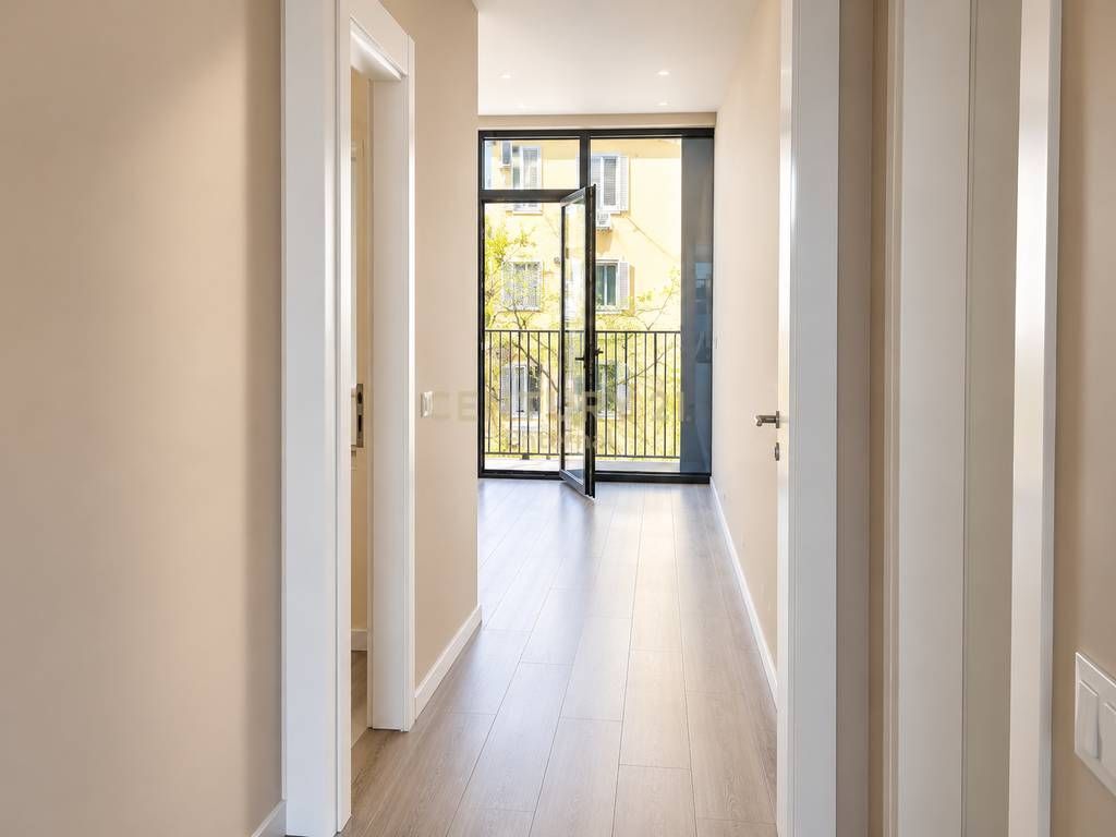 Lake View - Appartamento 2+1+2 Investito A Lake View 102m2