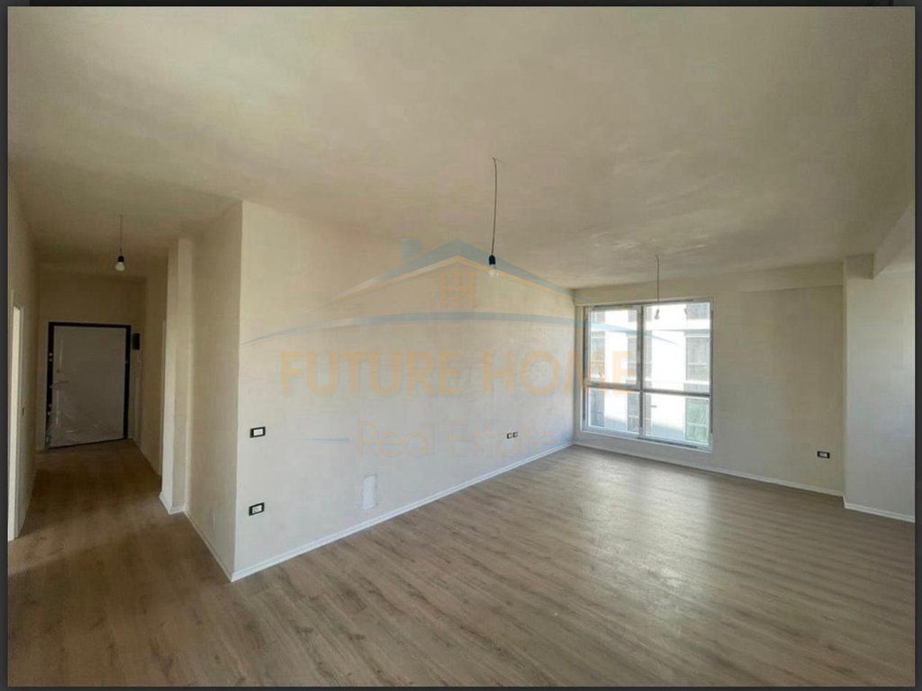 Shitet, Apartament 3+1+2, Bega 07, Komuna e Parisit.