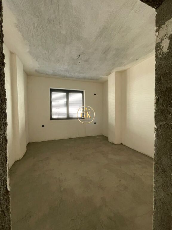 🏡 APARTAMENT 3+1 + 2 BANJO NË SHITJE – PRANE POLICISE DURRES