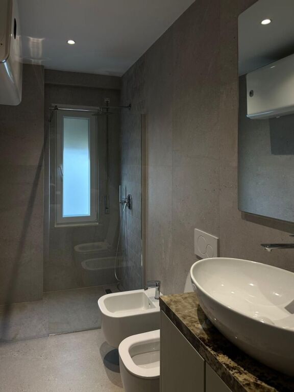 Jepet me Qira Apartament 2+1+2 – Liqeni i Thatë (Pranë Radisson)