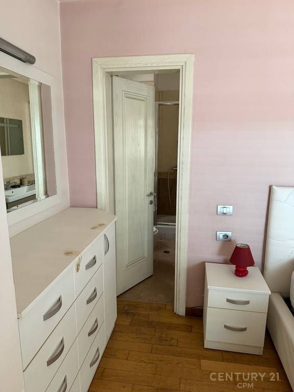 Shitet Apartament 2+1+2+Garazh te Myslym Shyri