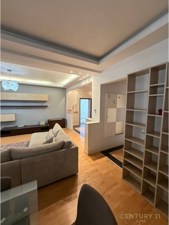 Shitet Apartament 2+1+2+Garazh te Myslym Shyri