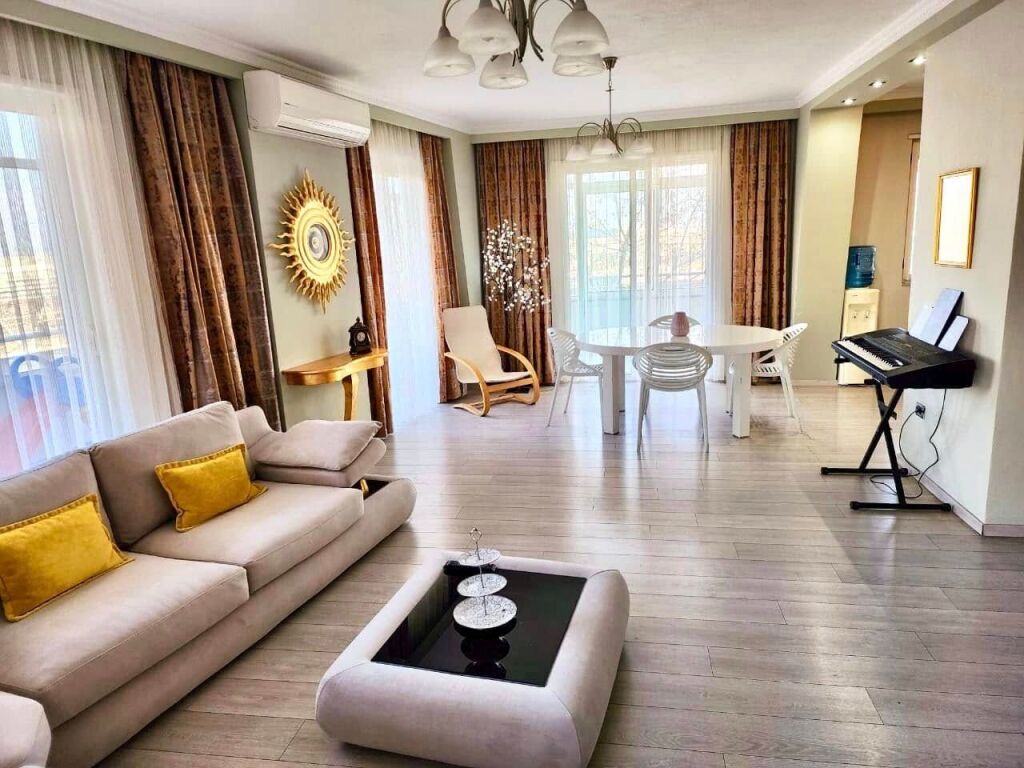 Apartament me Ballkon Panoramik pranë Durrës Marina