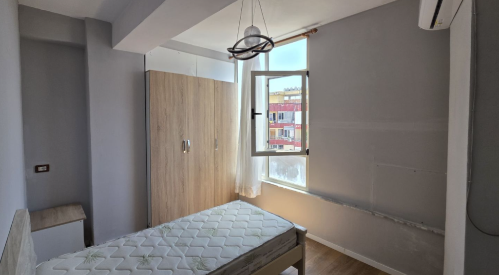 SHITET APARTAMENT 2+1 – ASTIR, PRANË BAR ARTISTI