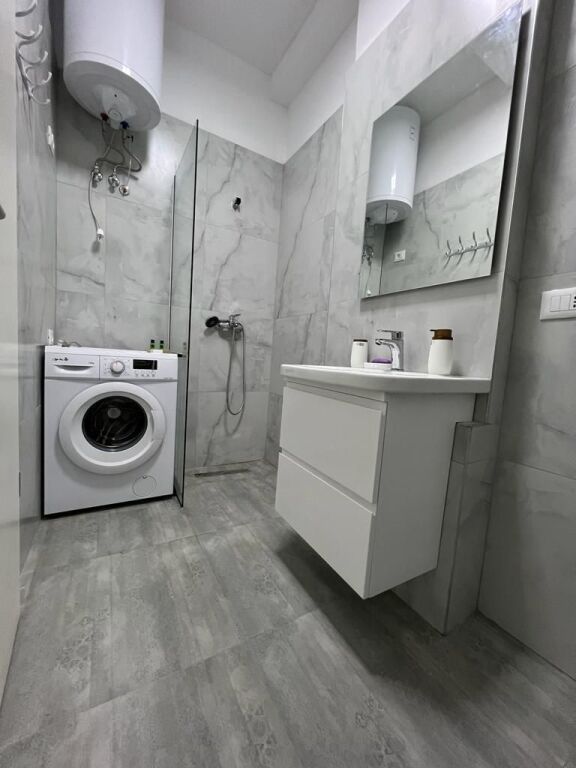 Apartament 1+1, Frosina Plaku!