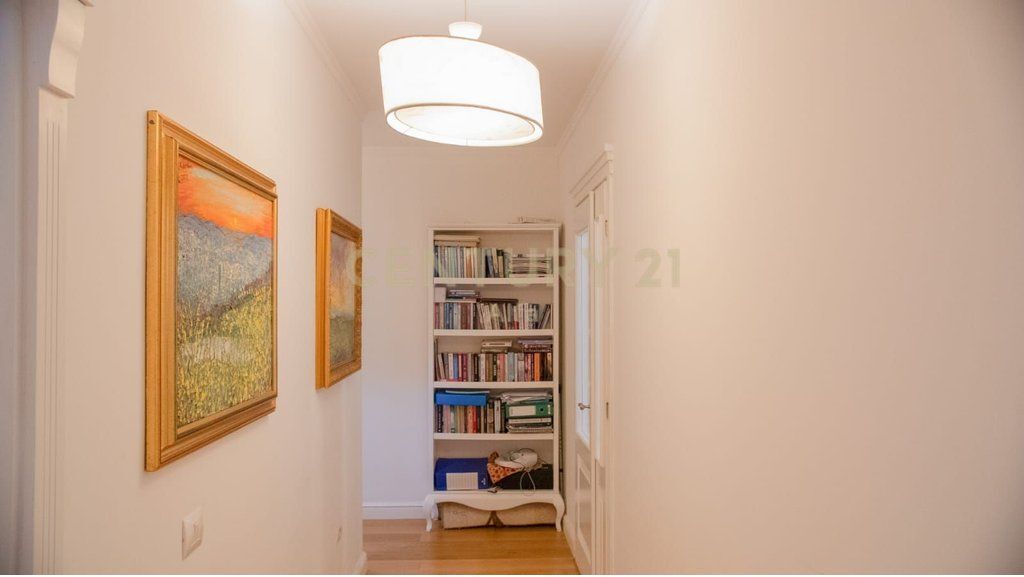 Shitet apartament 4+1+3 tualete dhe 2 poste parkimi- LIQENI ARTIFICIAL