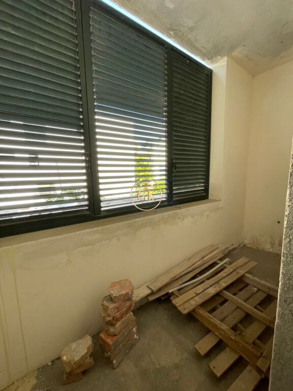 🏡 APARTAMENT 3+1 + 2 BANJO NË SHITJE – PRANE POLICISE DURRES