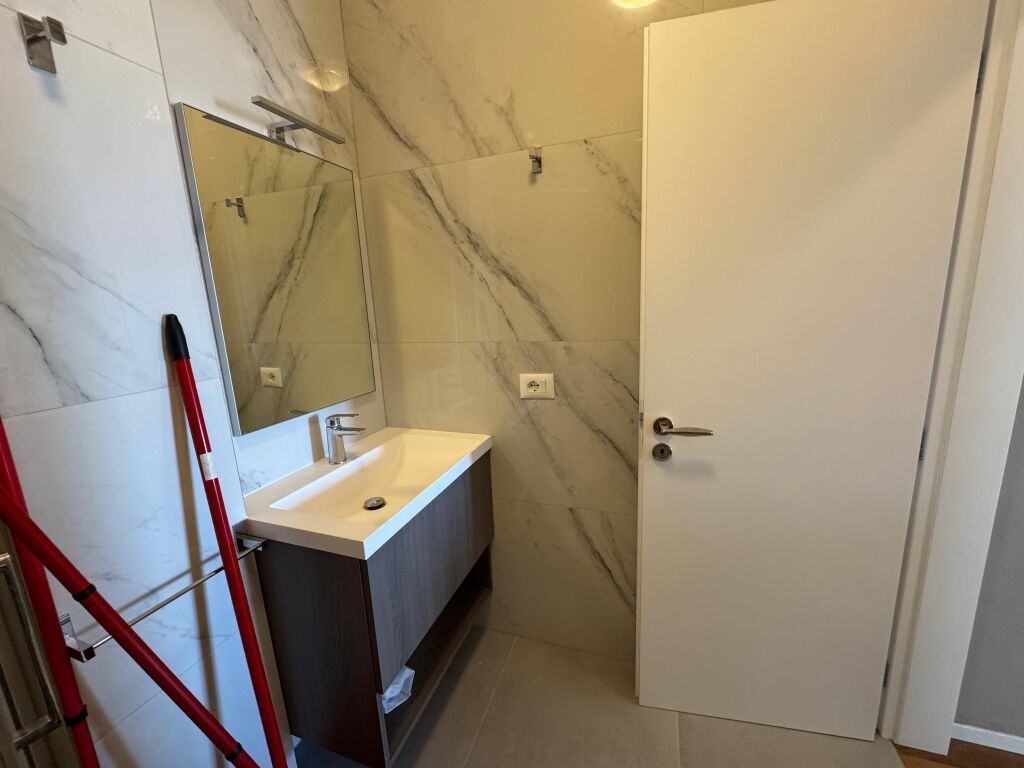 Jepet apartament me qera 1+1