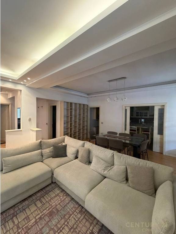 Shitet Apartament 2+1+2+Garazh te Myslym Shyri