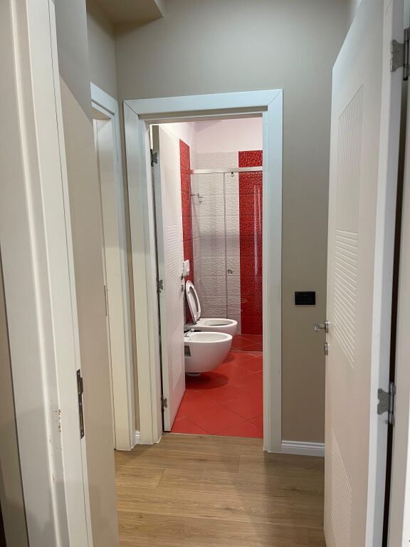🏡 Jepet me qira apartament 1+1 + post parkimi 📍 Rruga e Kosovarëve, pranë Conad