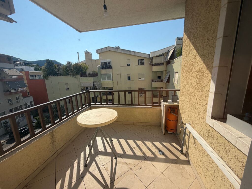 2+1, with parking botanical garden, 600 euro