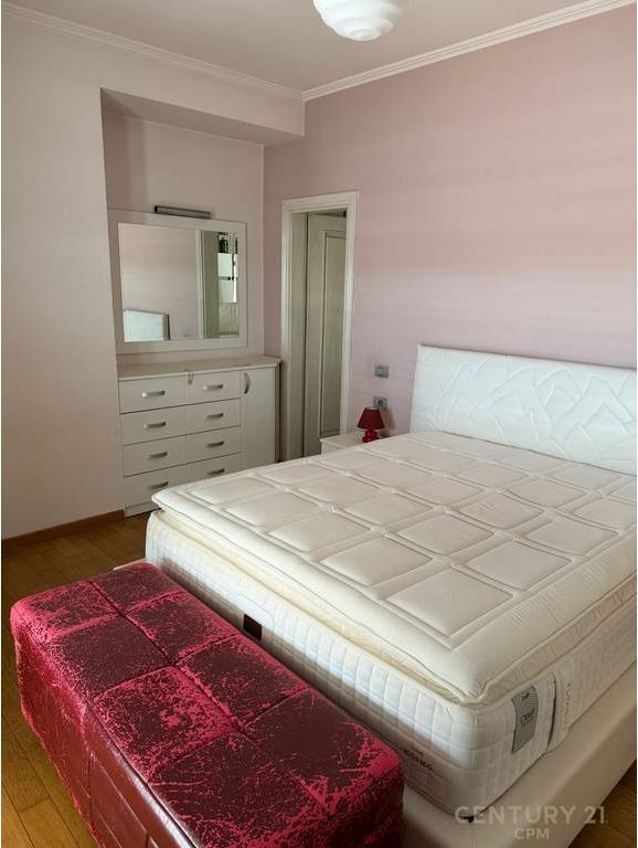 Shitet Apartament 2+1+2+Garazh te Myslym Shyri
