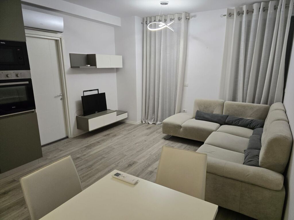 APARTAMENT 1+1. 60000 LEKE.QENDER