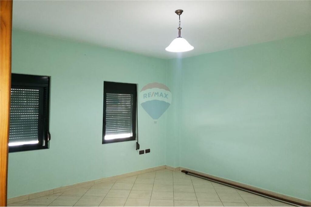 APARTAMENT ME QIRA 2+1 TEK HIM KOLLI