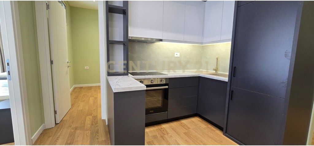 Shitet Apartament 2+1 tek Myslym Shyri
