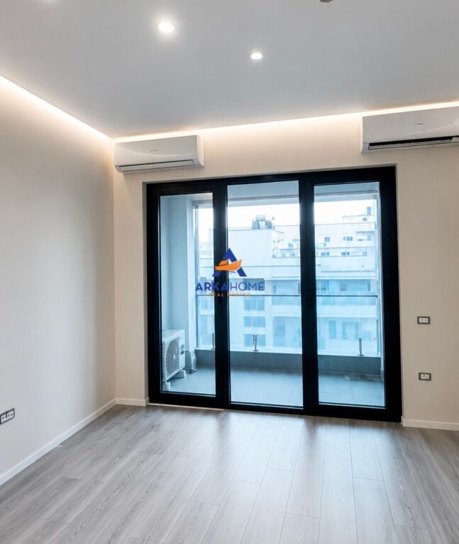 UFFICIO IN AFFITTO 130M2 "COMPLESSO SQUARE 21, VIA KAVAJES" 1000 EURO